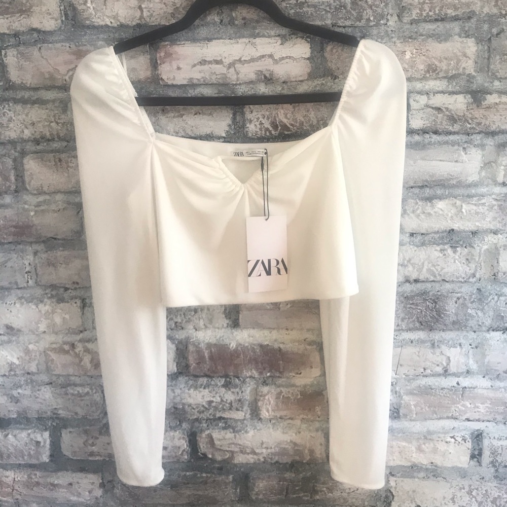 Zara long sleeve crop top. New with tags cute detail in front. Smoke & pet free🌸